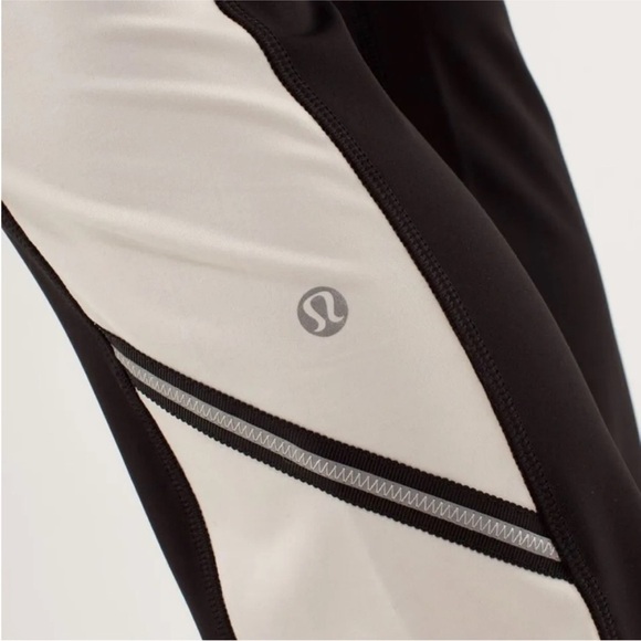 Lululemon:Run Ice Queen Pants
Flare Cut - Picture 11 of 15